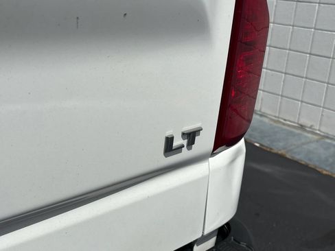 Used 2023 Chevrolet Silverado 1500 LT AWD/4WD image 31