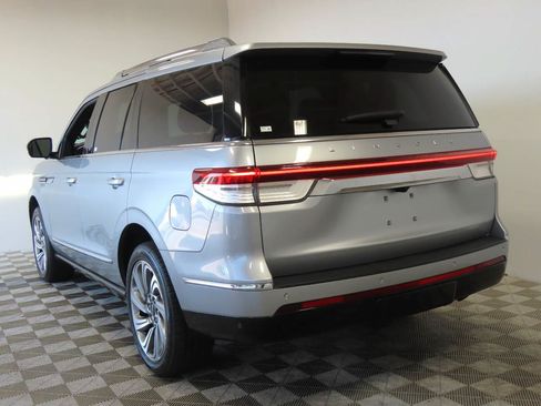 Used 2023 Lincoln Navigator Reserve AWD/4WD image 3