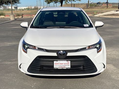 New 2026 Toyota Corolla LE FWD image 2