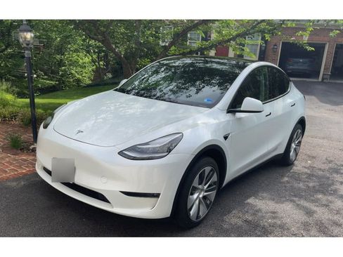 Used 2023 Tesla Model Y Long Range AWD/4WD image 1