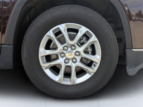 Used 2021 Chevrolet Traverse LT image 11