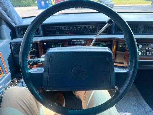 Used 1993 Cadillac De Ville Sedan FWD image 19