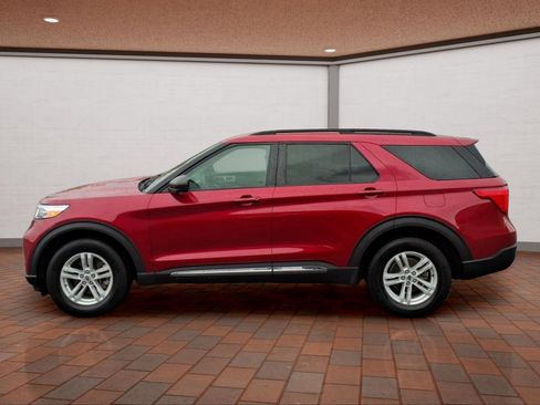 Used 2021 Ford Explorer XLT w/ Class III Trailer Tow Package AWD/4WD image 3