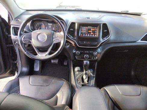 Used 2019 Jeep Cherokee Latitude Plus AWD/4WD image 7