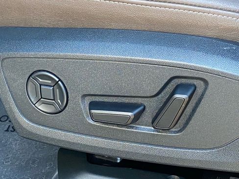 Used 2025 Audi Q4 e-tron Premium w/ Convenience Package image 13