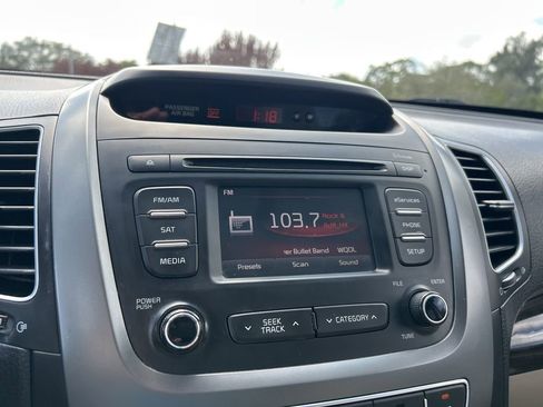 Used 2015 Kia Sorento LX image 30