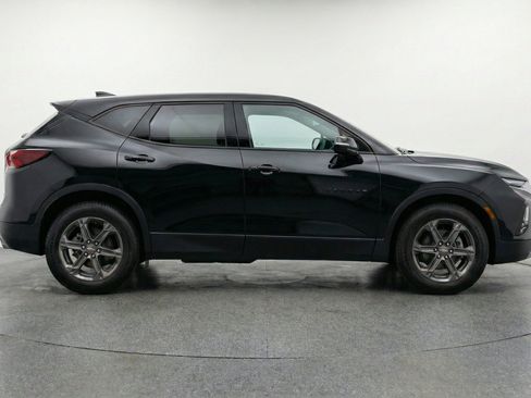 Used 2025 Chevrolet Blazer LT FWD image 11