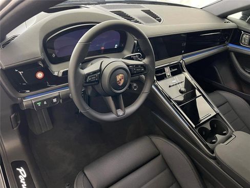 New 2026 Porsche Panamera 4 image 4