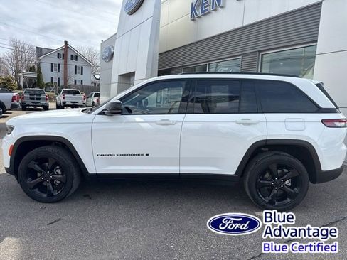 Used 2023 Jeep Grand Cherokee Altitude image 9