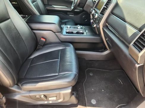 Used 2019 Ford Expedition XLT w/ Equipment Group 202A AWD/4WD image 14