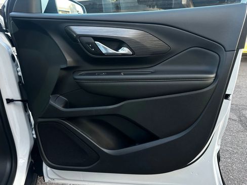 Used 2023 GMC Terrain SLE image 27