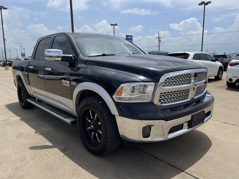Used 2016 RAM 1500 Laramie RWD image 2