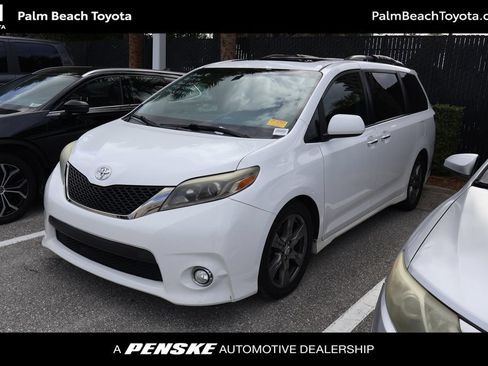 Used 2017 Toyota Sienna SE w/ SE Preferred Package FWD image 1