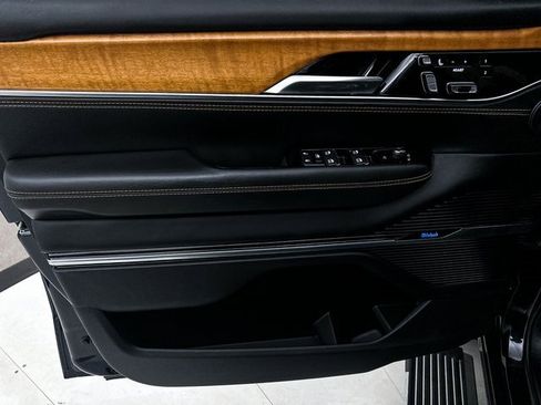 Used 2022 Jeep Grand Wagoneer Series III image 20