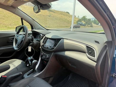 Used 2020 Chevrolet Trax LT AWD/4WD image 29