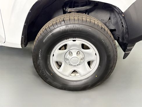 Used 2020 Toyota Tacoma SR image 31