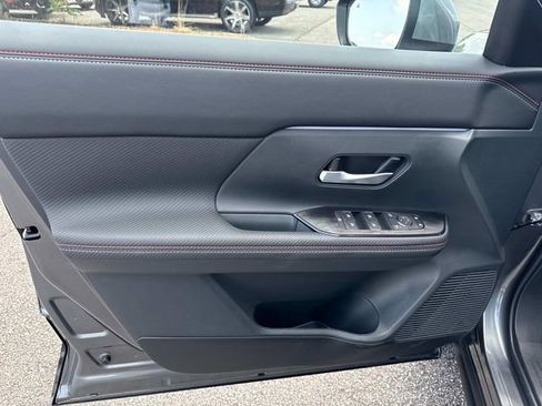 New 2025 Nissan Kicks SR image 19