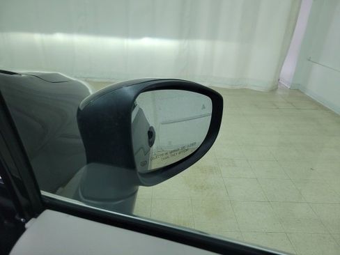 Used 2023 Chrysler Pacifica Touring-L image 11