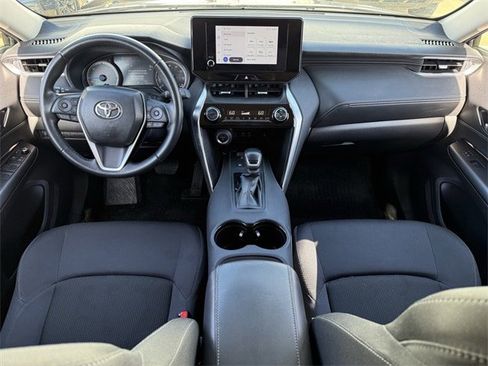 Used 2024 Toyota Venza LE image 10