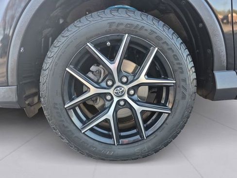 Used 2018 Toyota RAV4 SE w/ Power Extra Value Package image 9