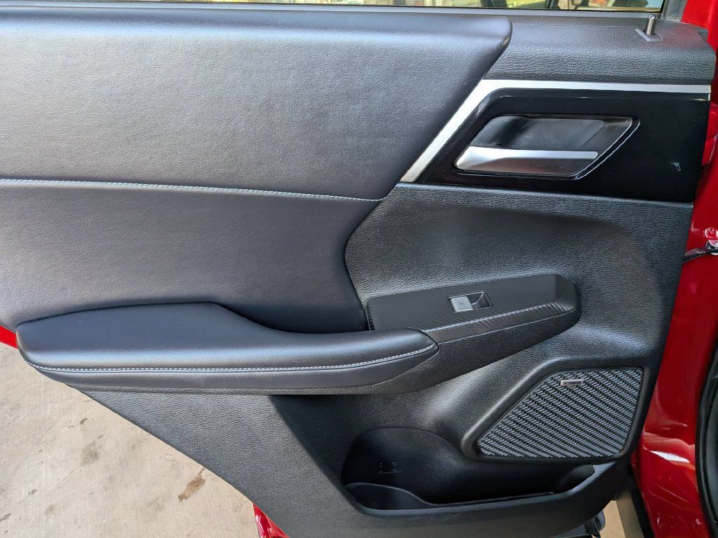 Used 2025 Mitsubishi Outlander SE AWD/4WD image 25