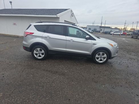 Used 2015 Ford Escape SE w/ Equipment Group 201A image 6