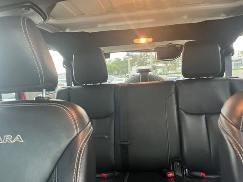 Used 2018 Jeep Wrangler Unlimited Sahara w/ Connectivity Group AWD/4WD image 12
