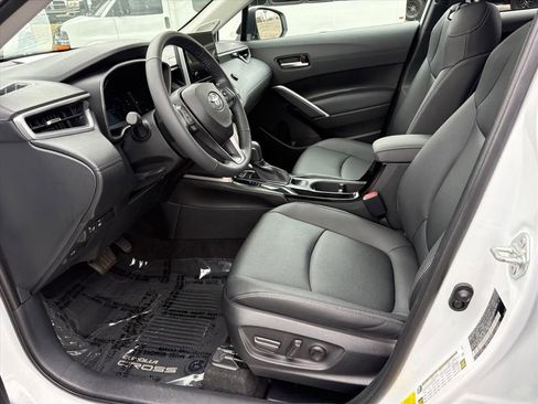 Used 2023 Toyota Corolla Cross XLE w/ Convenience Package AWD/4WD image 16