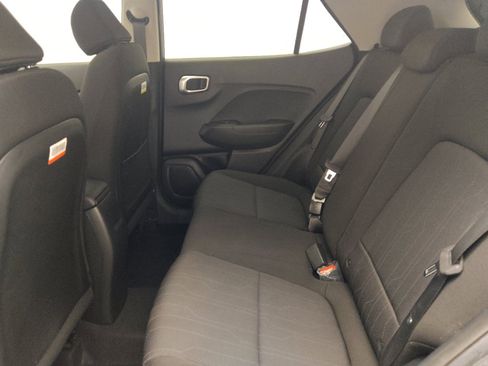 Used 2023 Hyundai Venue SE FWD image 18
