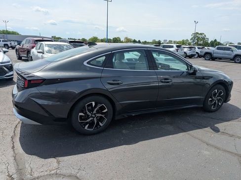 Used 2025 Hyundai Sonata SEL FWD image 8