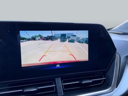 Used 2025 Chevrolet Trax LT FWD image 28