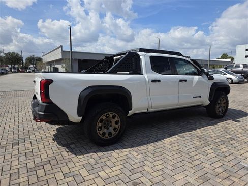 Used 2025 Toyota Tacoma Trailhunter image 11
