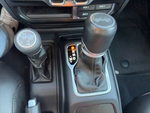 Used 2022 Jeep Wrangler Unlimited Sahara image 24