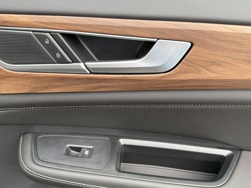 New 2026 Volkswagen Atlas SE FWD image 12