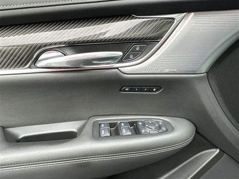 Used 2023 Cadillac XT6 Sport w/ Technology Package image 13