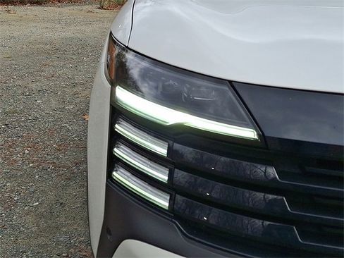 Used 2025 Nissan Kicks SR image 19