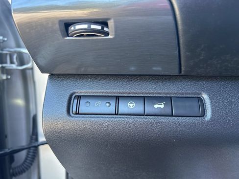 Used 2025 Nissan Pathfinder SL AWD/4WD image 17