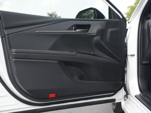 Used 2025 Toyota Camry SE FWD image 13