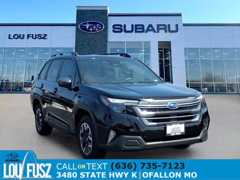 Used 2025 Subaru Forester Premium AWD/4WD image 1