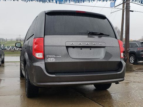 Used 2017 Dodge Grand Caravan SE image 6