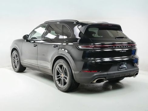 Certified 2024 Porsche Cayenne AWD/4WD image 3