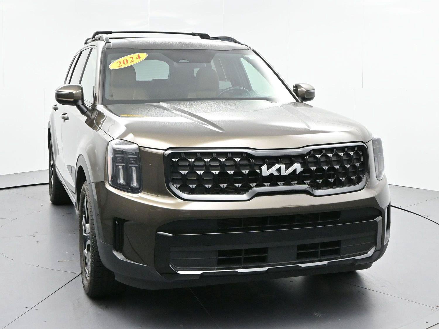 Used 2024 Kia Telluride EX X-Line AWD/4WD image 2