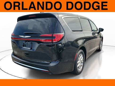 Used 2026 Chrysler Pacifica Select FWD image 6