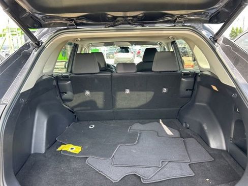 Used 2020 Toyota RAV4 XLE w/ Convenience Package FWD image 6