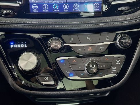 Used 2019 Chrysler Pacifica Limited w/ S Appearance Package image 24