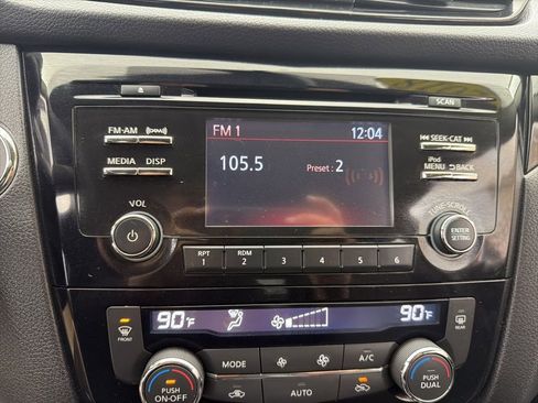 Used 2018 Nissan Rogue Sport SV image 16