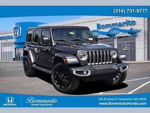 Used 2021 Jeep Wrangler Unlimited Sahara w/ Cold Weather Group AWD/4WD image 1
