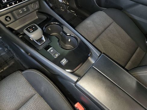 Used 2025 Nissan Rogue SV FWD image 22