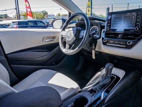 Used 2021 Toyota Corolla LE image 19