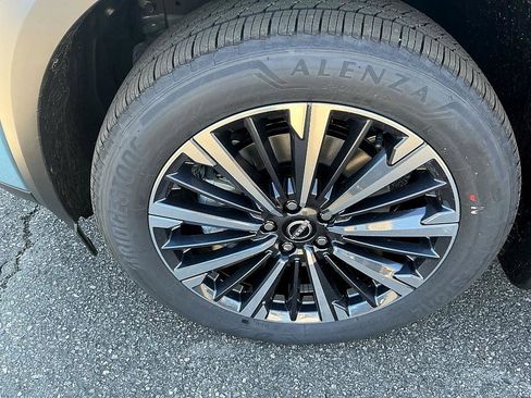 New 2026 Nissan Pathfinder Platinum image 7